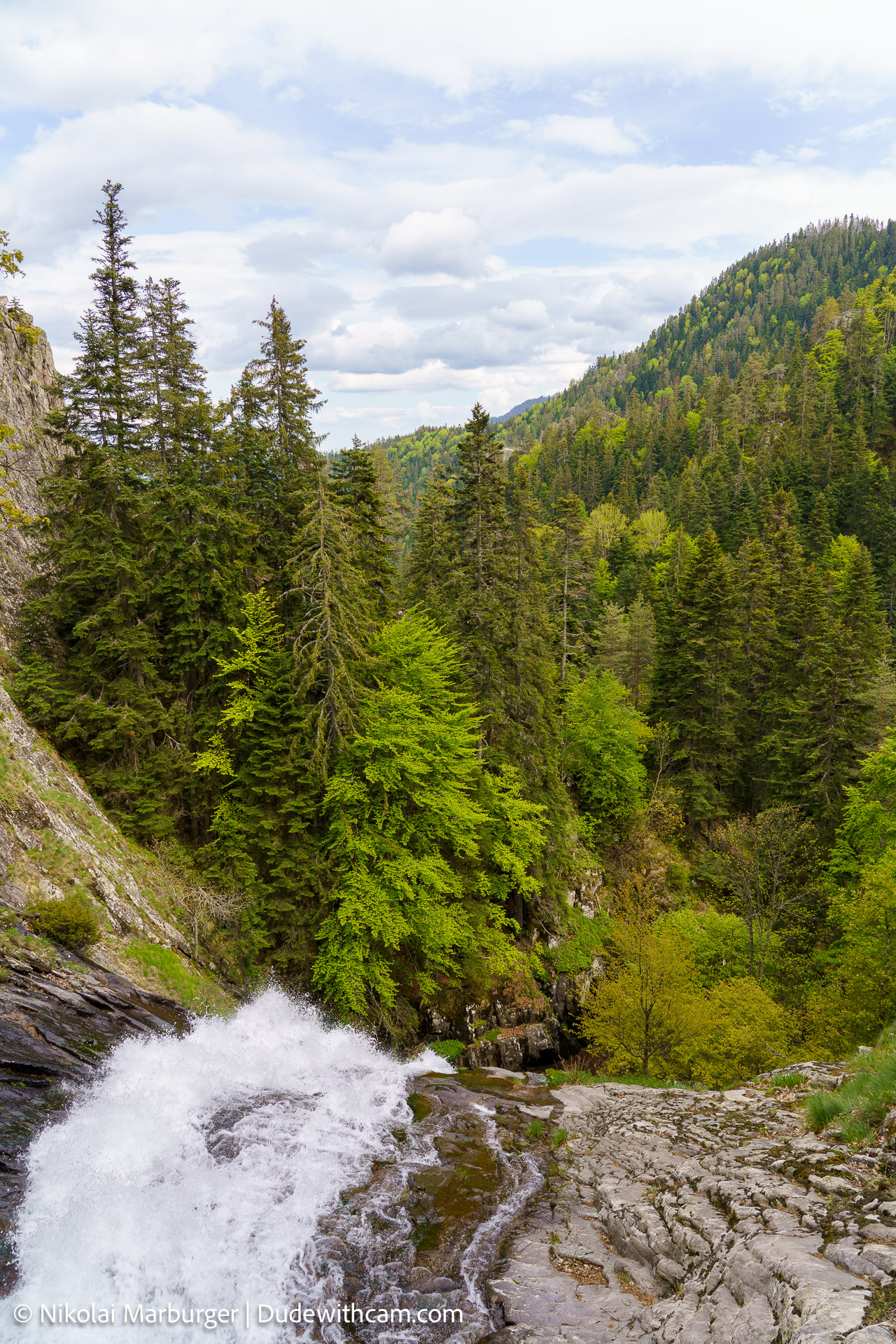 This 5,7km hike is a lovely created hike passing several waterfalls. We met the local trailbuilder and he told us that hes building on the trail since very long and that the small entrance fee compensates his work. He also told that there are several bears living close to the trail.